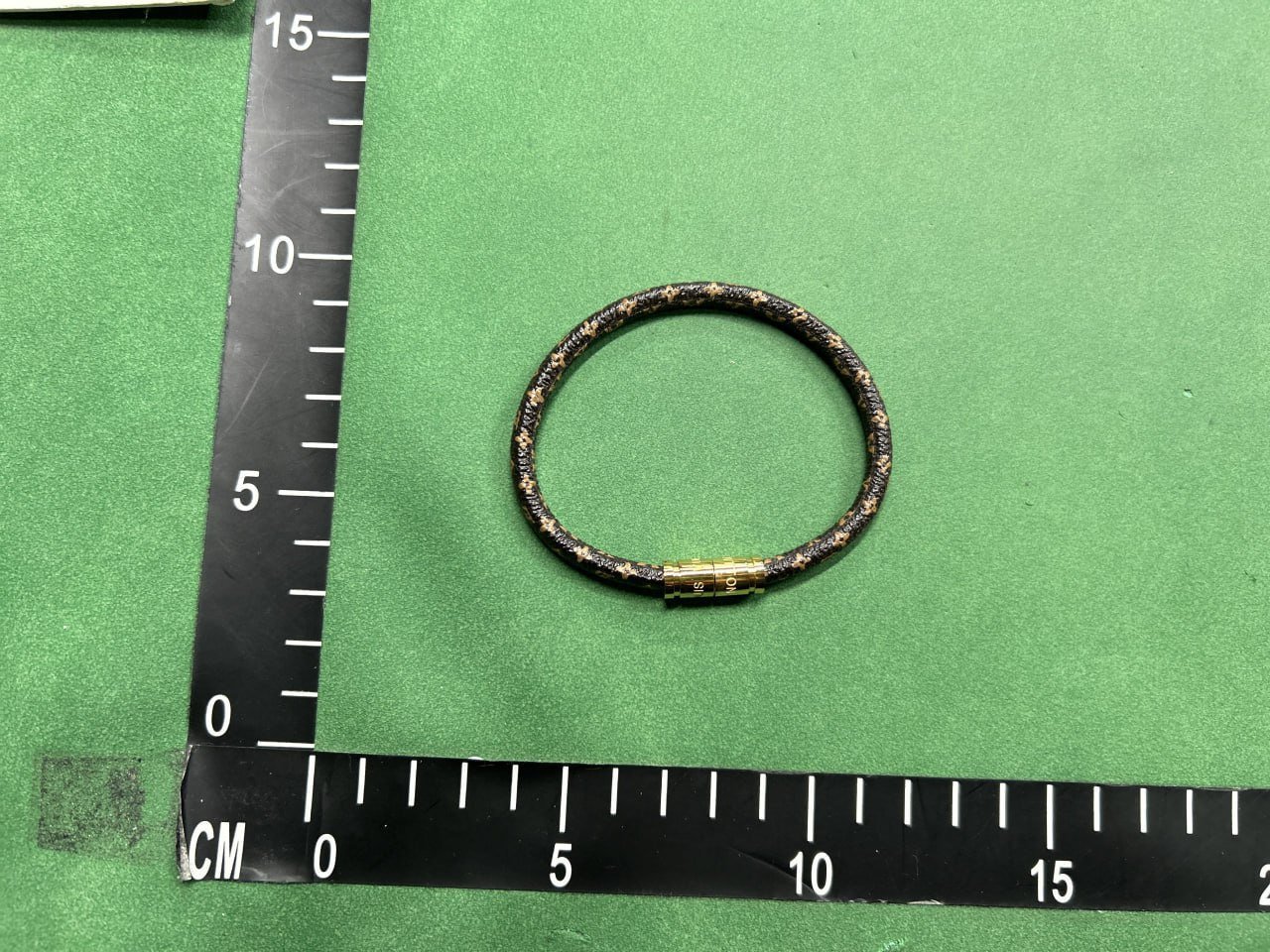  LV magnetic snap bracelet -4