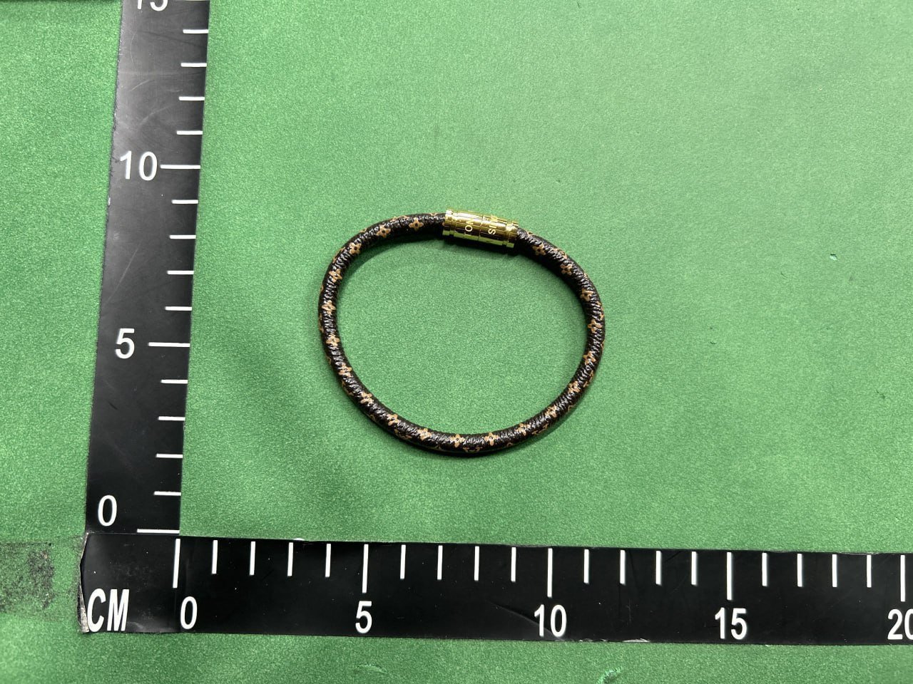  LV magnetic snap bracelet -3