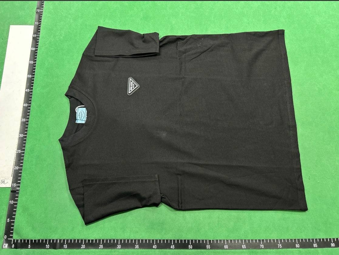 Prada tee    (40 CP) -2