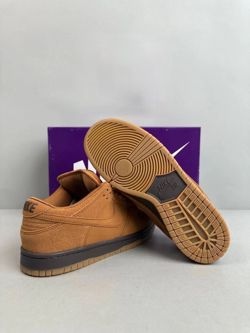 Nike SB Dunk Low Sneakers -1