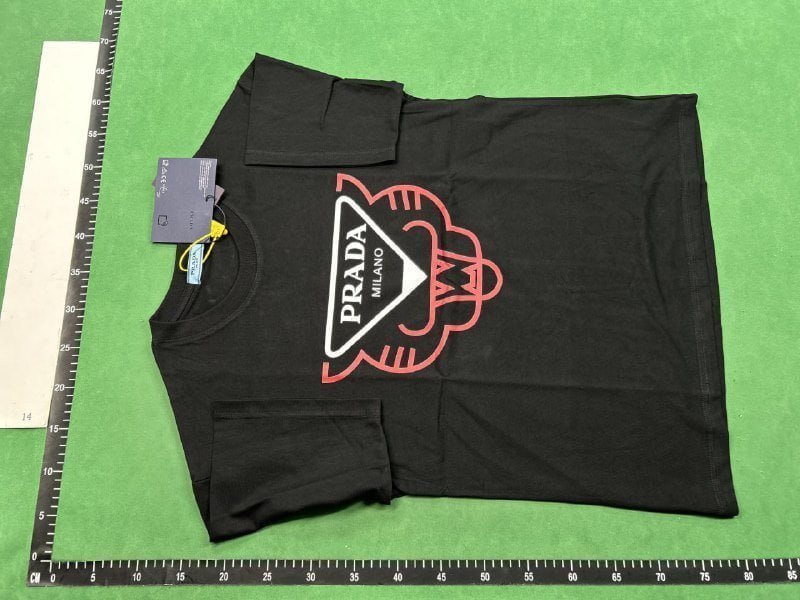 Prada Linea Rossa T-Shirt [40 CP] -1