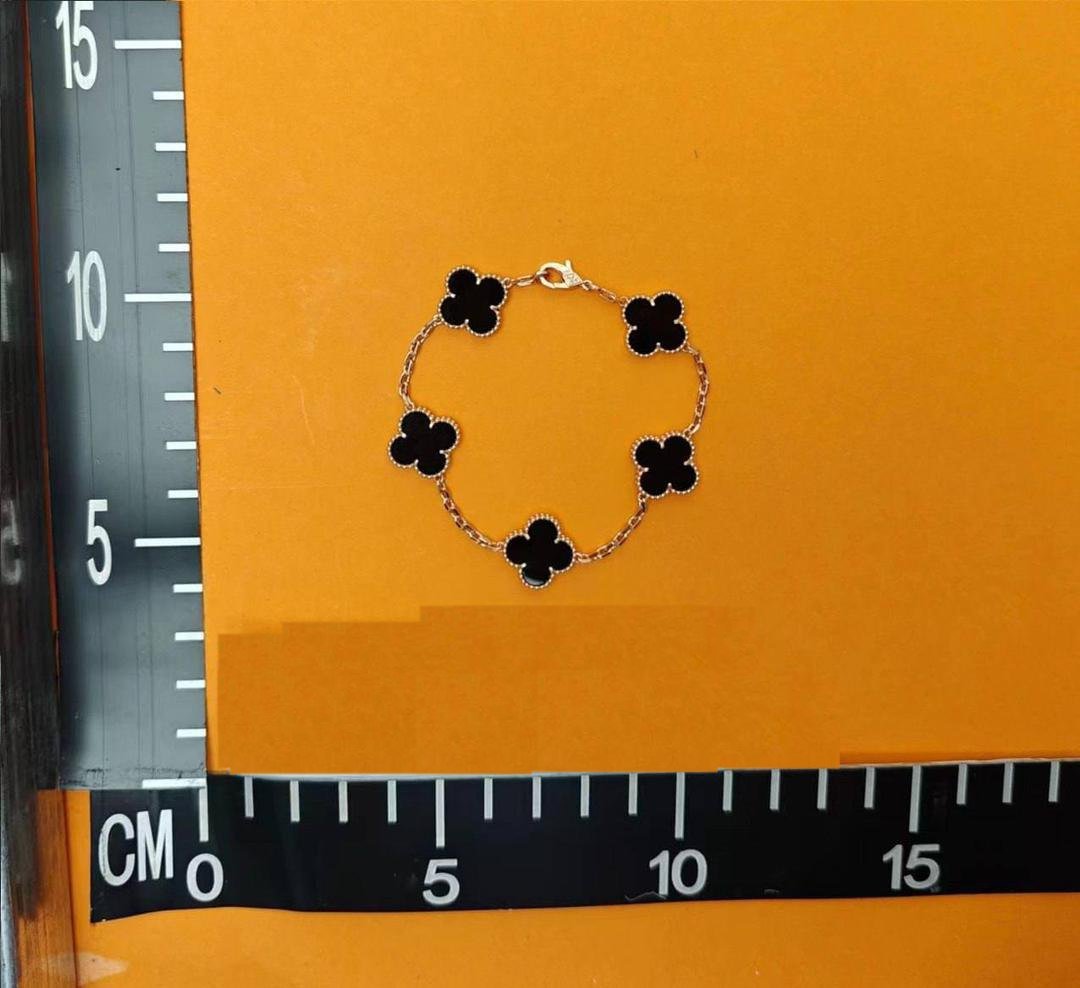 Van Cleef & Arpels Alhambra Four-leaf Clover Bracelet [Multiple Colors Available] -2