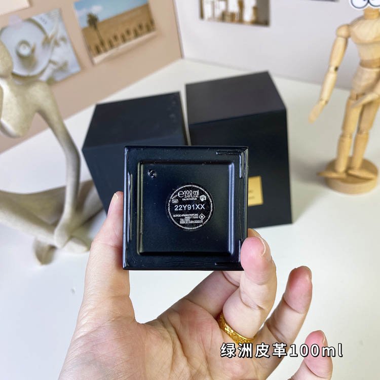 Armani Oasis Leather Perfume-3262                   -4