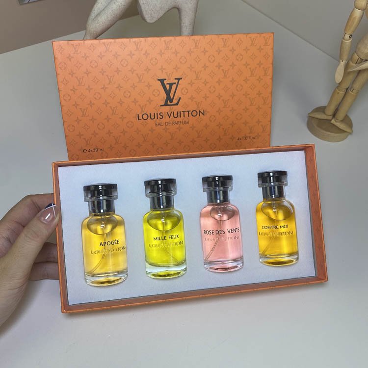 Louis Vuitton LV Louis Vuitton medium four-piece set-3139